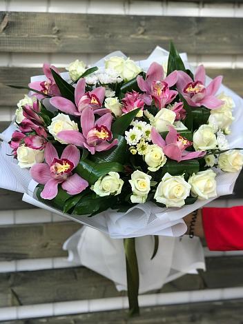 Букет цветов из: Розы и Хризантемы в Чемодановке