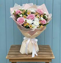 Букет цветов из:  Гвоздики, Орхидеи и Розы в Чемодановке