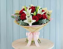 Букет цветов из:  Лилии и Розы #REPLACE_PRED# Чемодановке