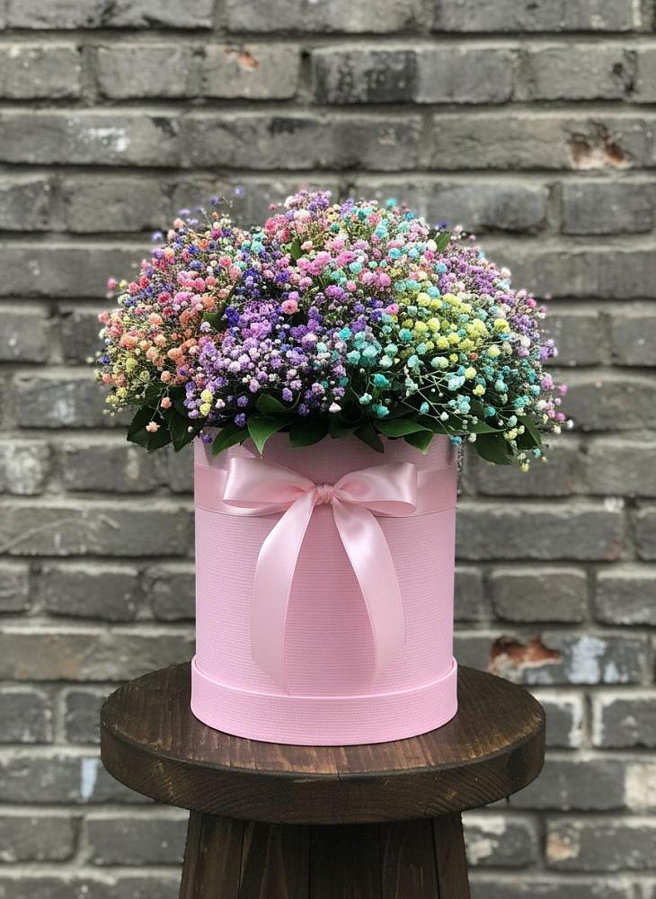 Цветочная композиция из Гипсофила и Розы в шляпной коробке в Чемодановке