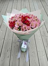 Букет цветов из:  Альстромерии #REPLACE_PRED# Чемодановке