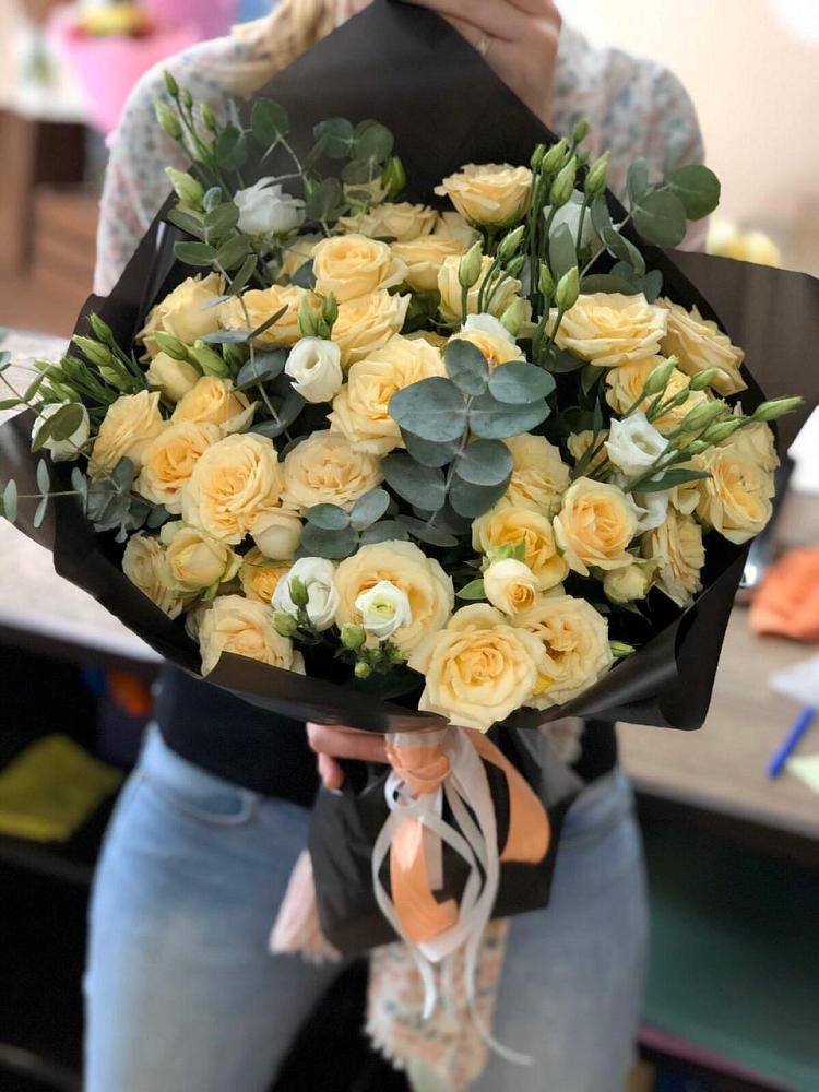 Букет цветов из: Розы и Лизиантусы в Чемодановке