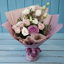 Букет цветов из:  Розы и Лизиантусы #REPLACE_PRED# Чемодановке