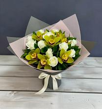 Букет цветов из:  Орхидеи и Розы #REPLACE_PRED# Чемодановке