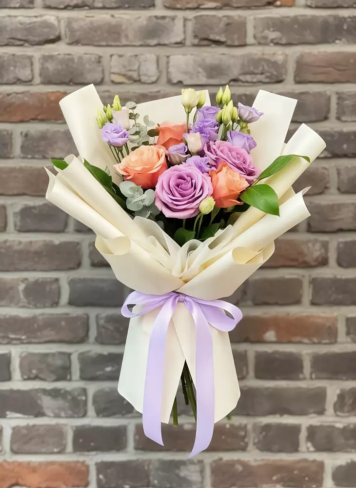 Букет цветов из: Лизиантусы и Розы в Чемодановке