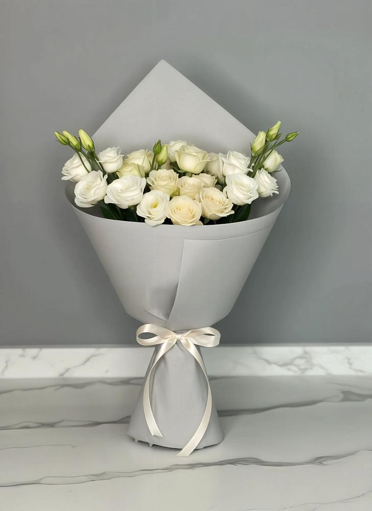 Букет цветов из: Розы и Лизиантусы в Чемодановке