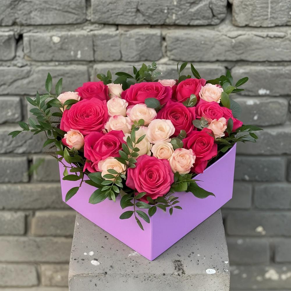 Цветочная композиция из Розы в коробке в Чемодановке