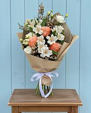 Букет цветов из:  Альстромерии, Лизиантусы, Розы и Хризантемы в Чемодановке