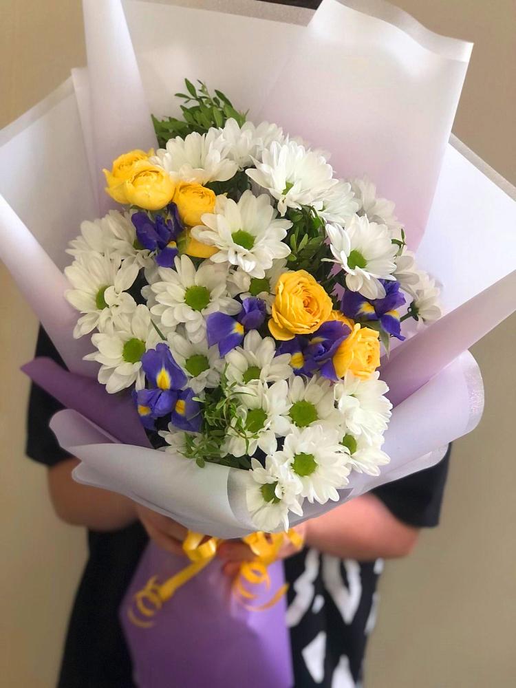 Букет цветов из: Ирисы, Хризантемы и Розы в Чемодановке