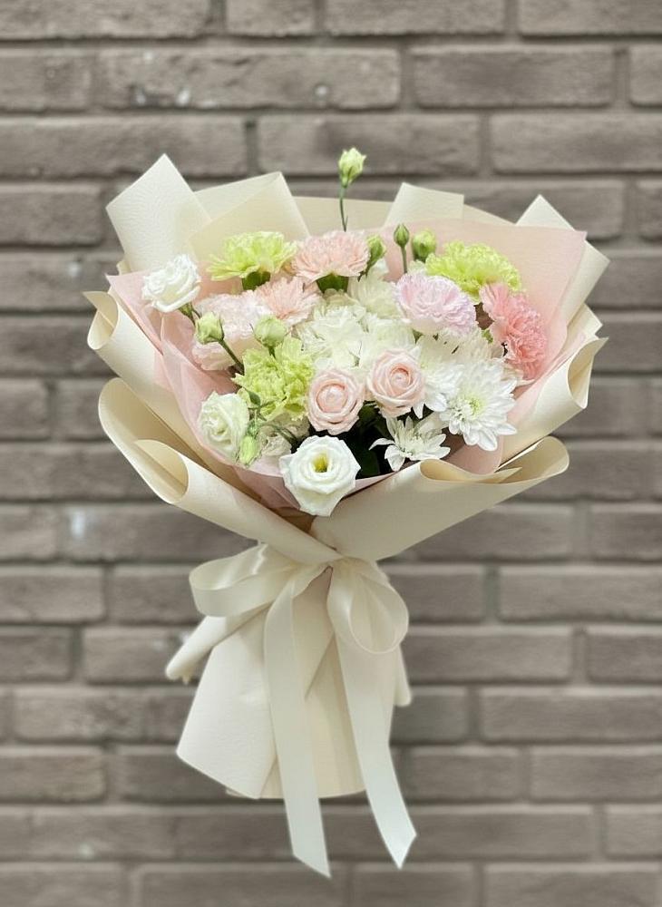 Букет цветов из: Гвоздики, Розы, Лизиантусы и Хризантемы в Чемодановке