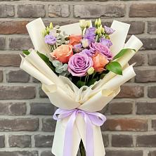 Букет цветов из:  Лизиантусы и Розы в Чемодановке