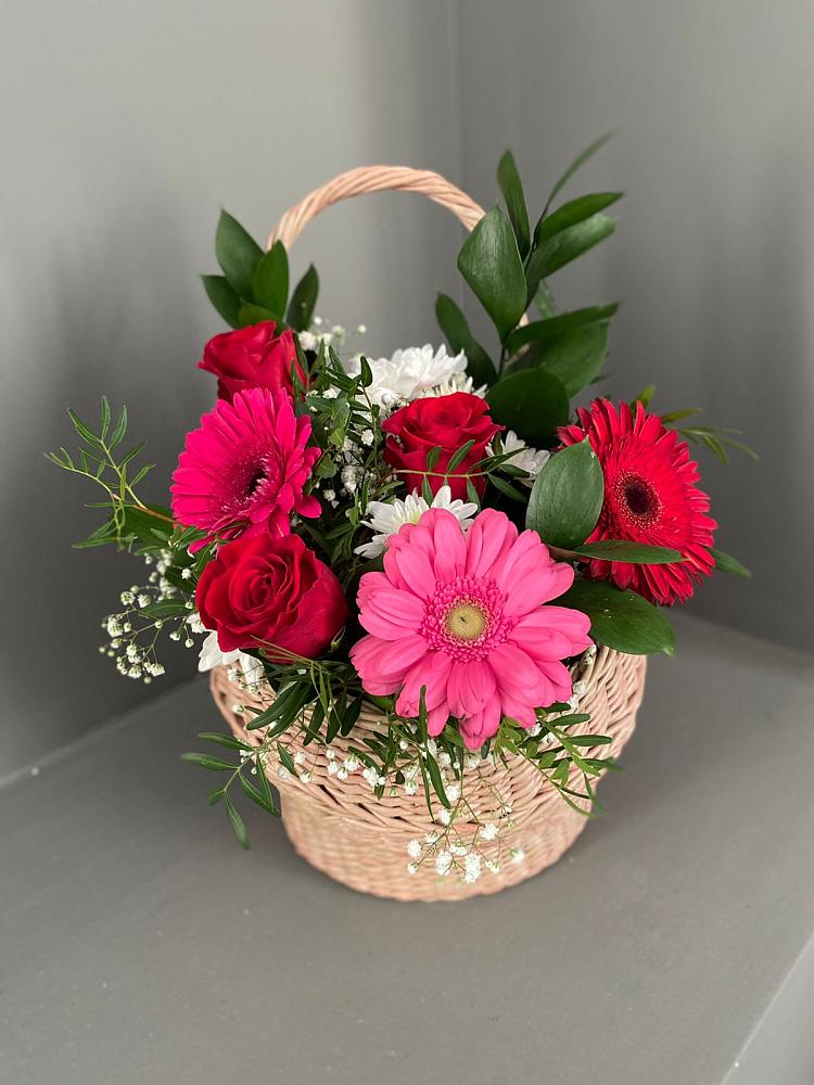 Цветочная композиция из Розы, Хризантемы и Герберы в корзине в Чемодановке