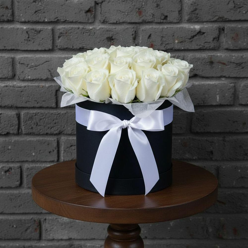 Цветочная композиция из Розы в шляпной коробке в Чемодановке