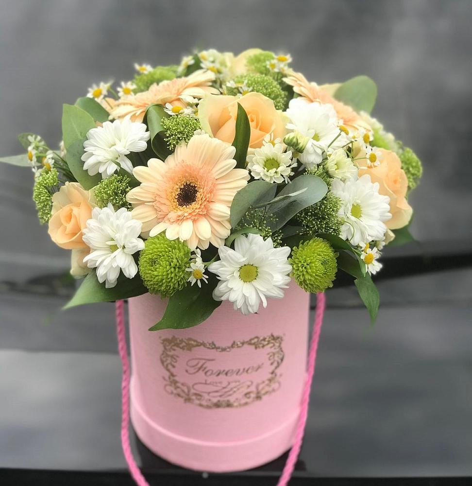 Цветочная композиция из Розы, Герберы и Хризантемы в шляпной коробке в Чемодановке