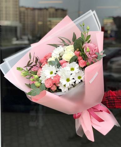 Букет цветов из: Розы, Лизиантусы и Хризантемы в Чемодановке