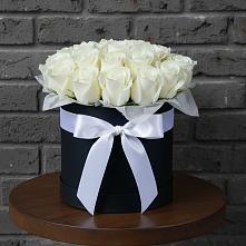 Цветочная композиция из Розы в шляпной коробке в Чемодановке